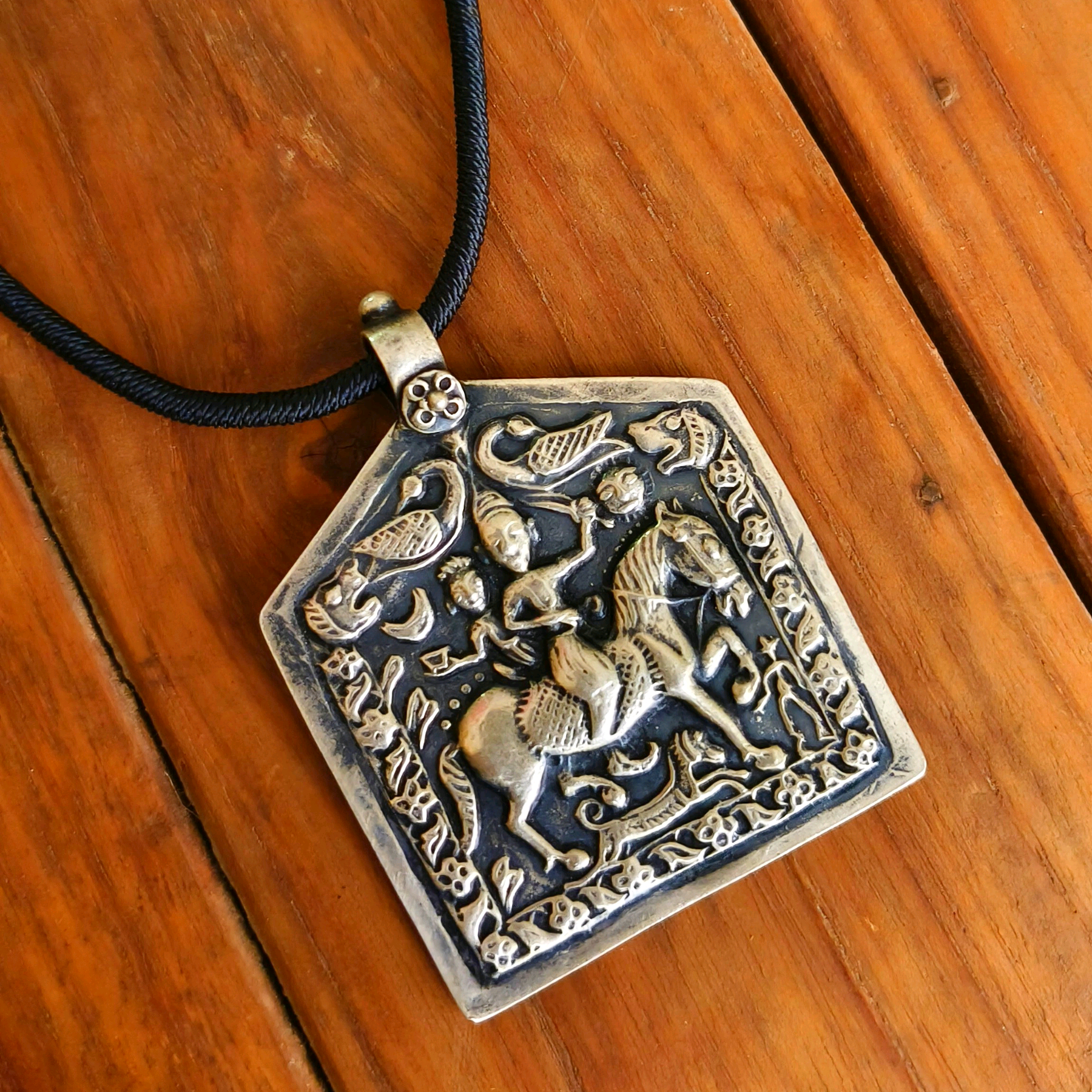 Kaara Tribal Pendant 1